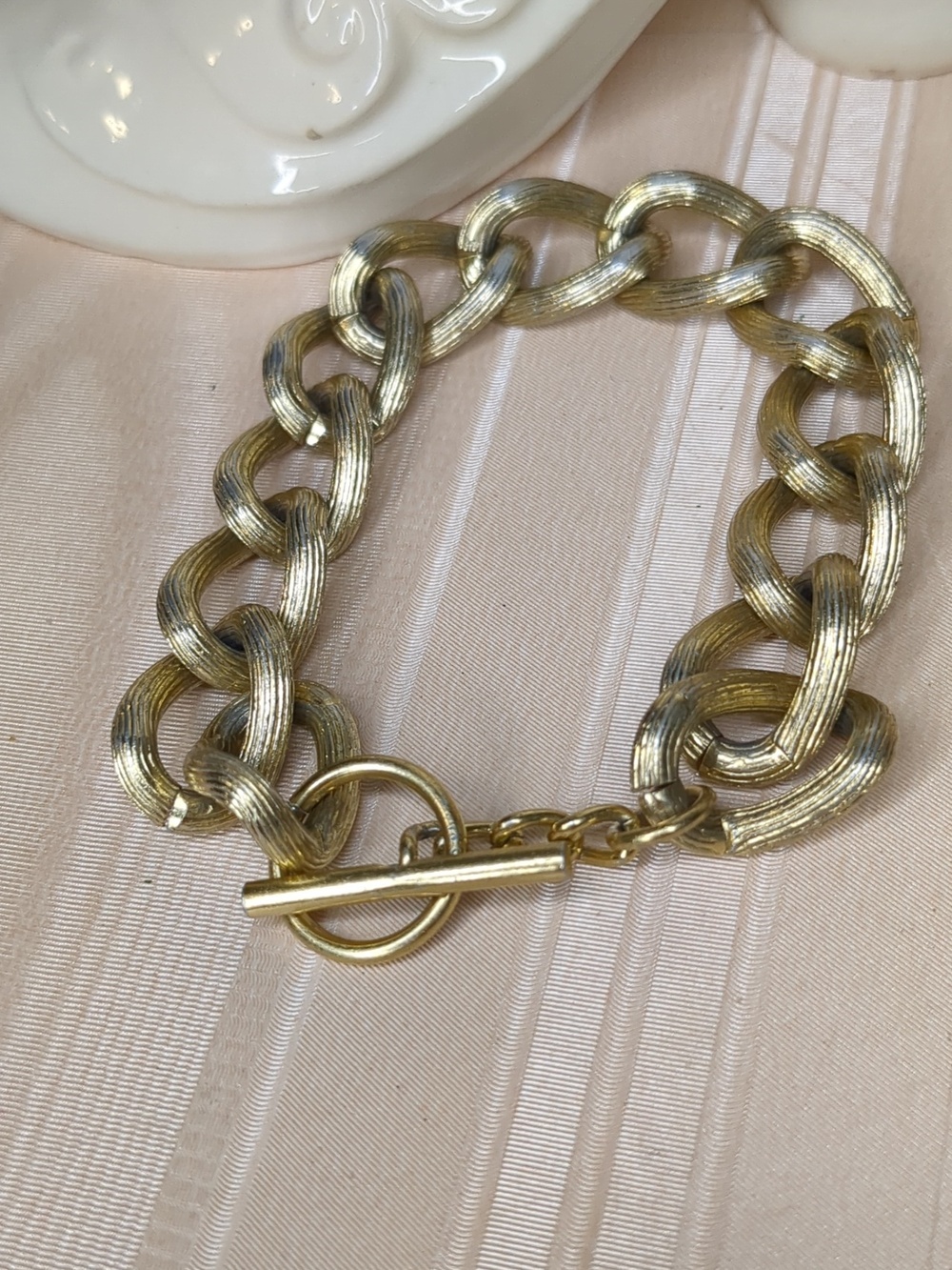 3/$15 Vintage Chunky Gold Chain Link Bracelet Toggle Lightweight